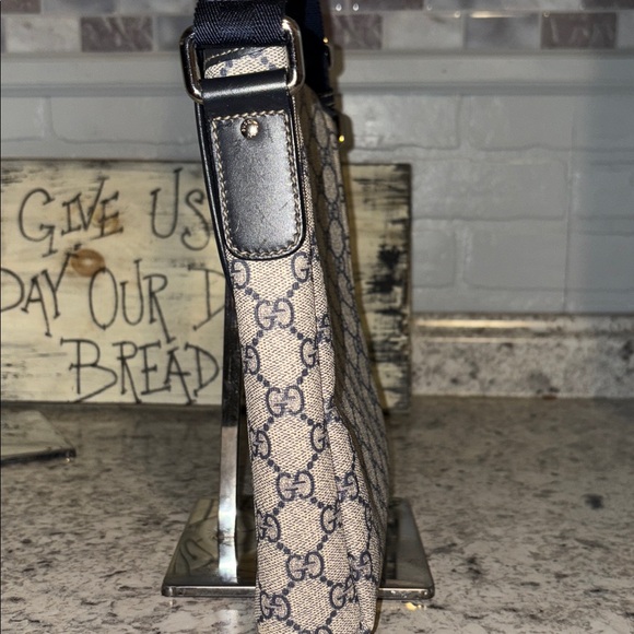 Great Condition Gucci Blue and White Crossbody Bag - Picture 6 of 16